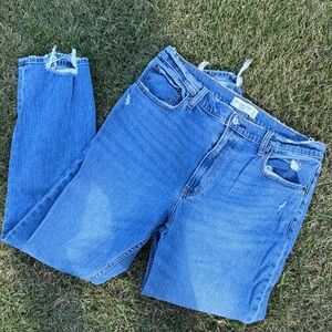 Abercrombie & Fitch The Skinny High Rise Jeans